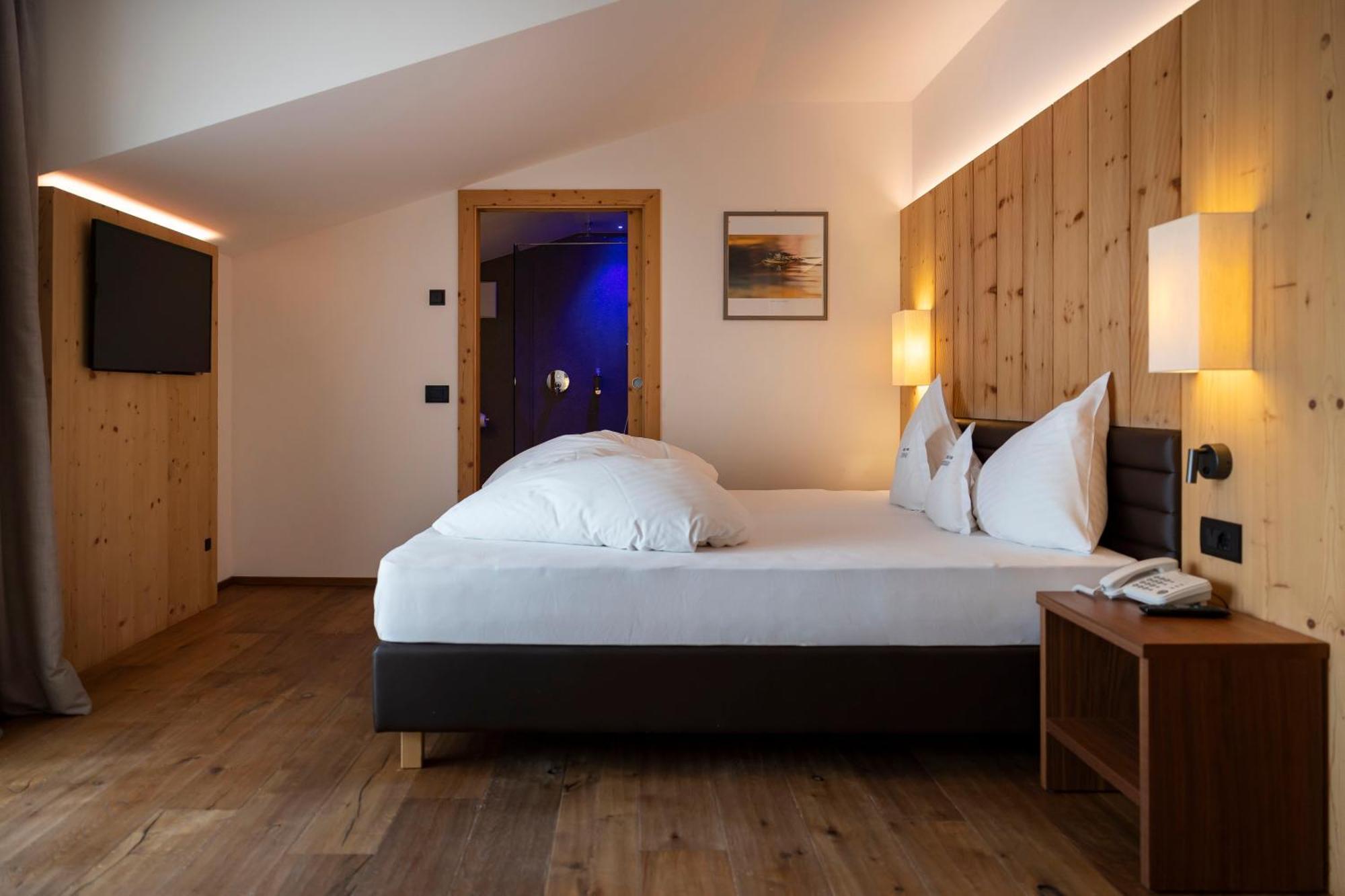 Artnatur Dolomites Hotel & Spa Siusi Room photo